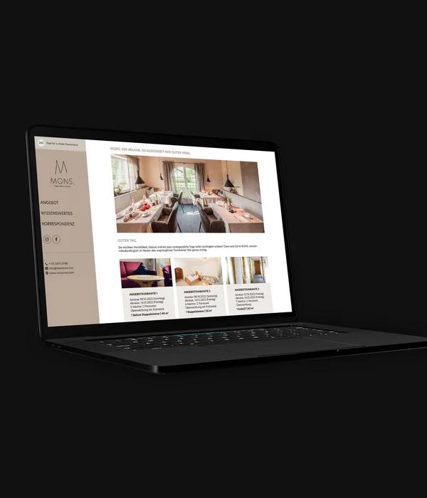 Laptop zeigt Webseite eines Hotels mit Gastronomie und Zimmerangeboten
