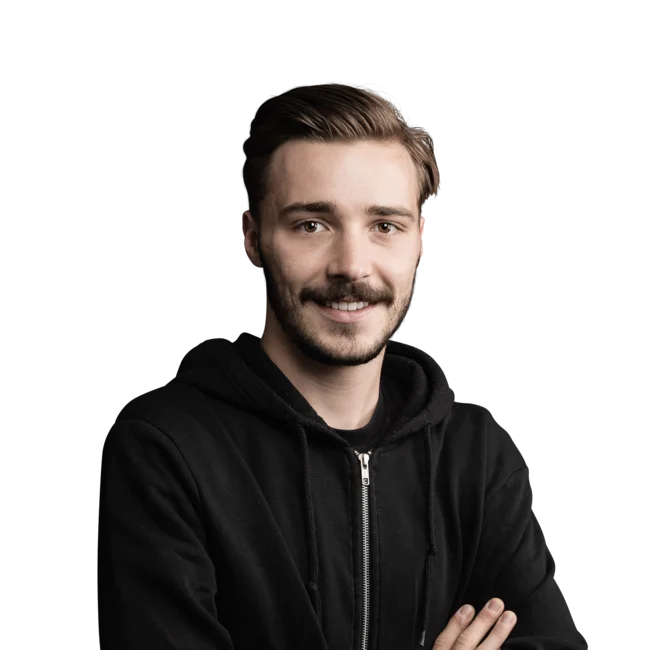 Niklas Kemenater Young man with beard and black hoodie smiling