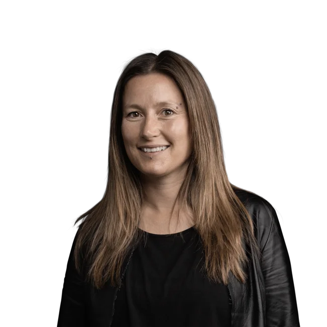 Claudia Supplieth Portrait of a smiling woman with long brown hair wearing a black top
