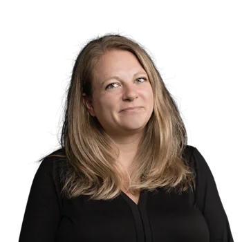 Patrizia Seeber | Customer Success Manager Porträt einer Frau mit blondem, schulterlangem Haar vor weißem Hintergrund